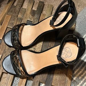 Daisy Fuentes 4 Inch Black Heels Womens Size 8M Leopard Print Vinyl Toe Strap